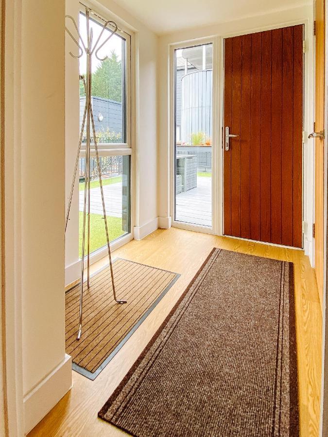 Beautiful, Contemporary 3 Bedroom Apartment Bath Exterior foto