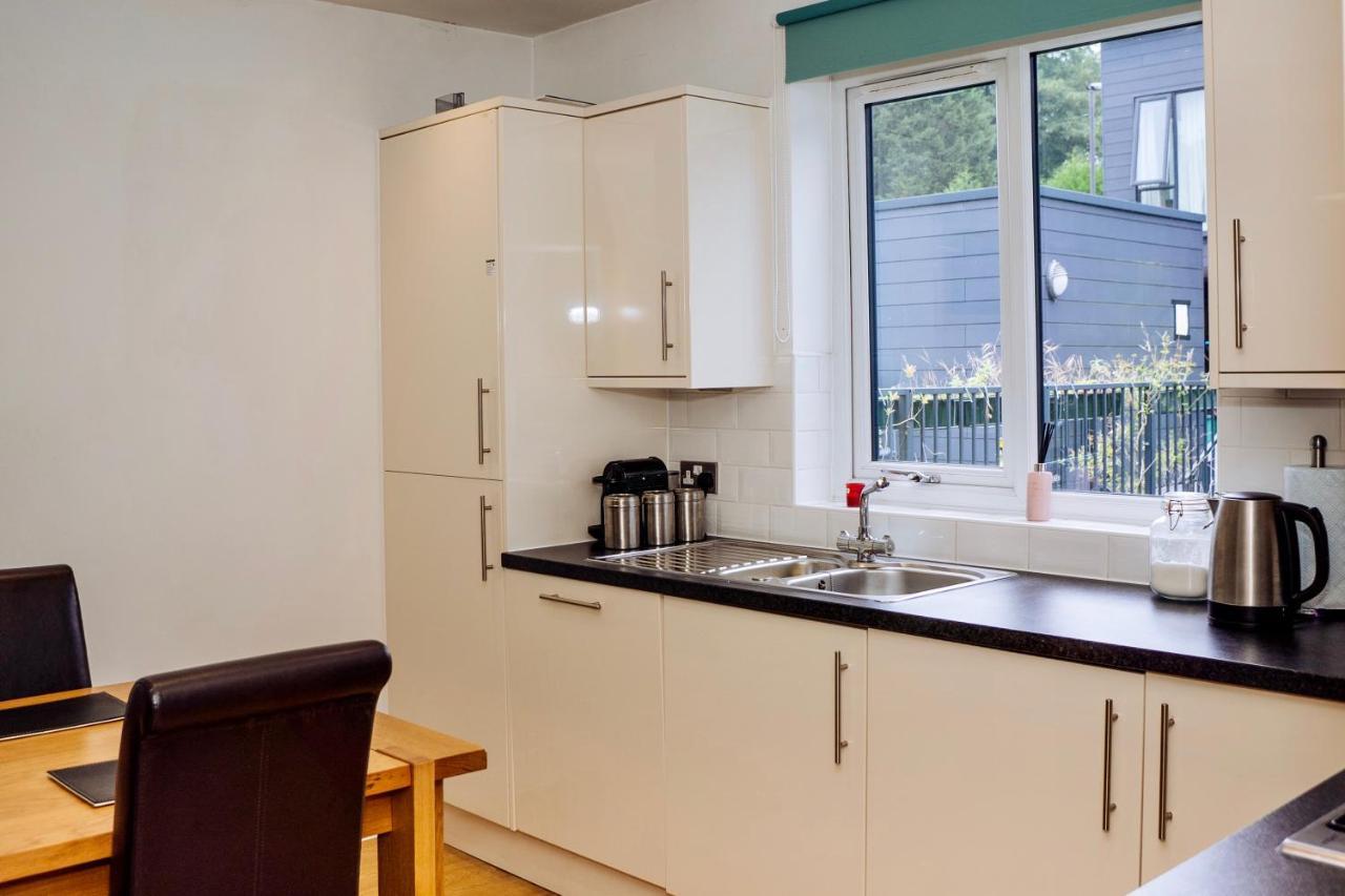 Beautiful, Contemporary 3 Bedroom Apartment Bath Exterior foto